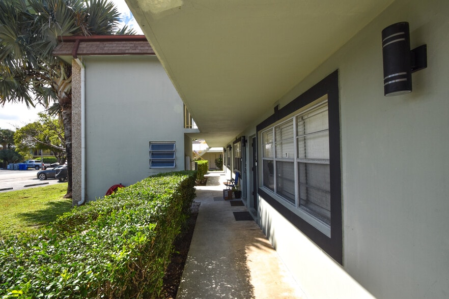More Photos Of 2255 SE 5th St, Pompano Beach Apartments For Sale