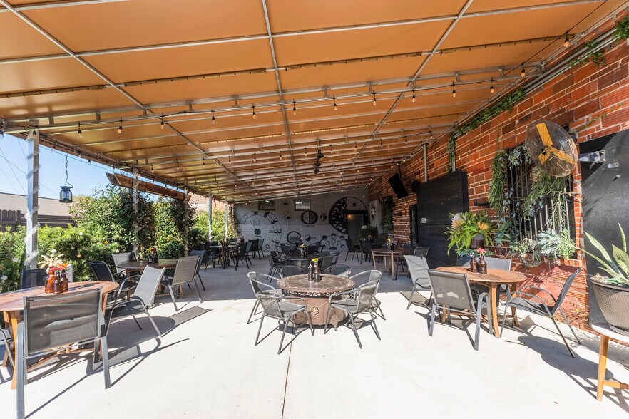 More Photos Of 1740-1744 N Main St, Jacksonville Storefront For Lease