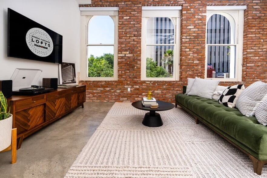 More Photos Of 3750 Main St, Riverside Apartments For Lease