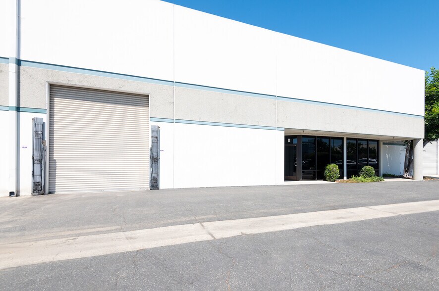 More Photos Of 146 W 132nd St, Los Angeles Warehouse For Lease