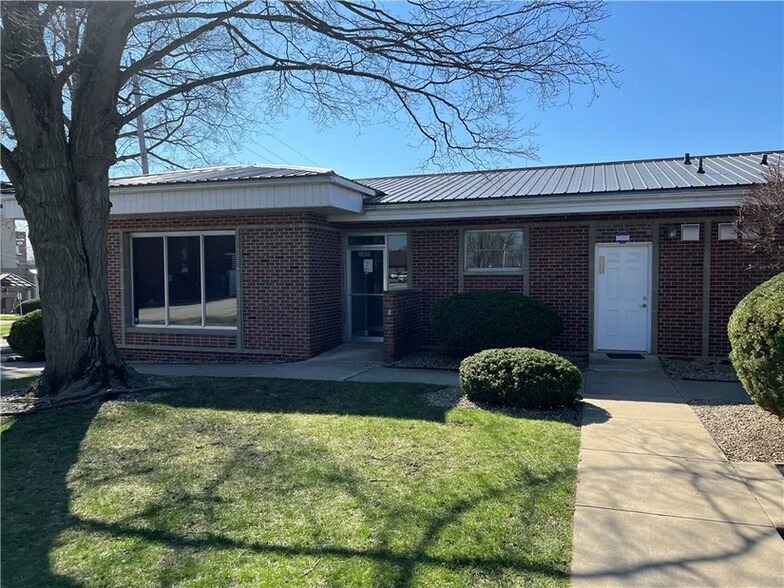 More Photos Of 909 N Logan Ave, Danville Medical For Sale