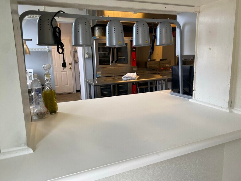 More Photos Of 501 Main St, Belton Storefront For Sale