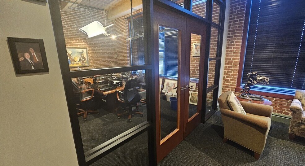 More Photos Of 1113-1115 Locust St, Saint Louis Office For Sale