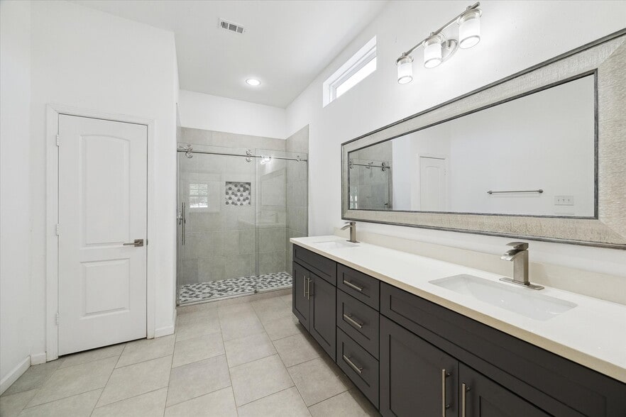 More Photos Of 9130 Wayfarer Ln, Houston Manufacturing For Sale