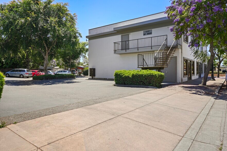 More Photos Of 4127 Bay St, Fremont Office For Lease