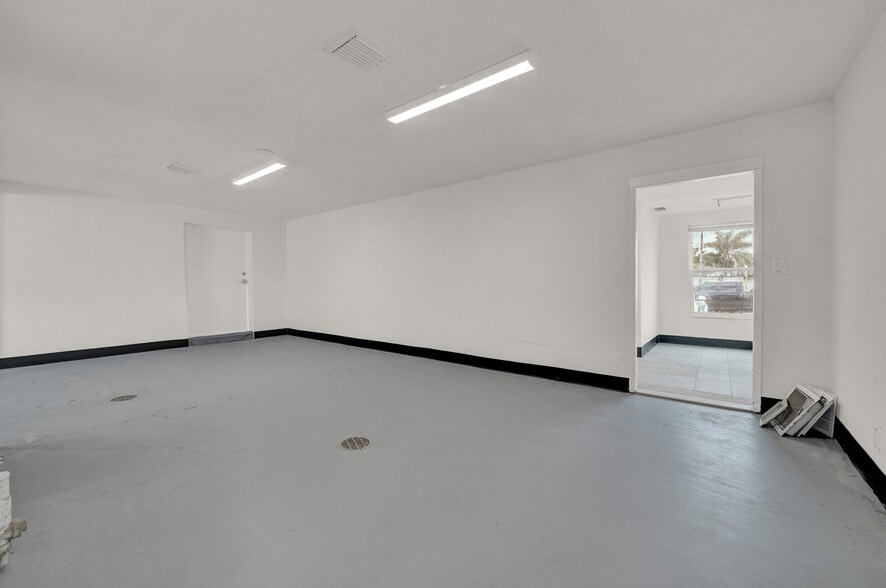 More Photos Of 311 E Commercial Blvd, Oakland Park Freestanding For Sale