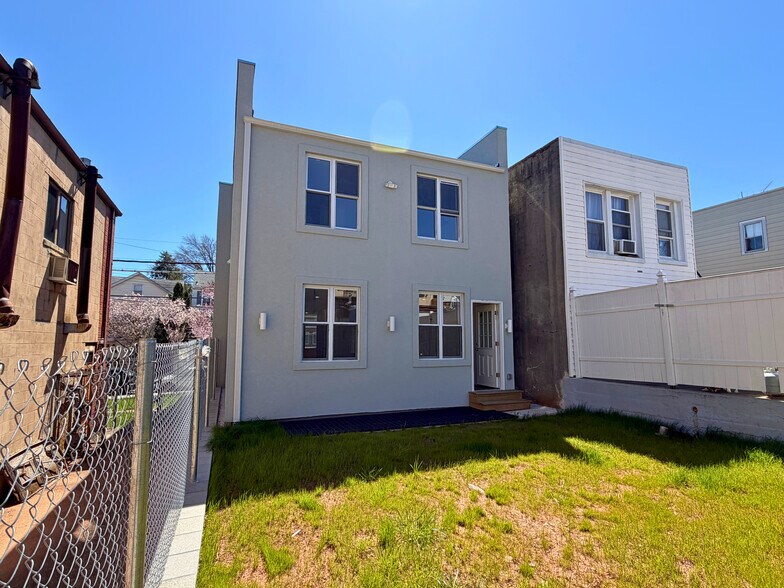 More Photos Of 189 Saint Marys Ave, Staten Island Apartments For Sale