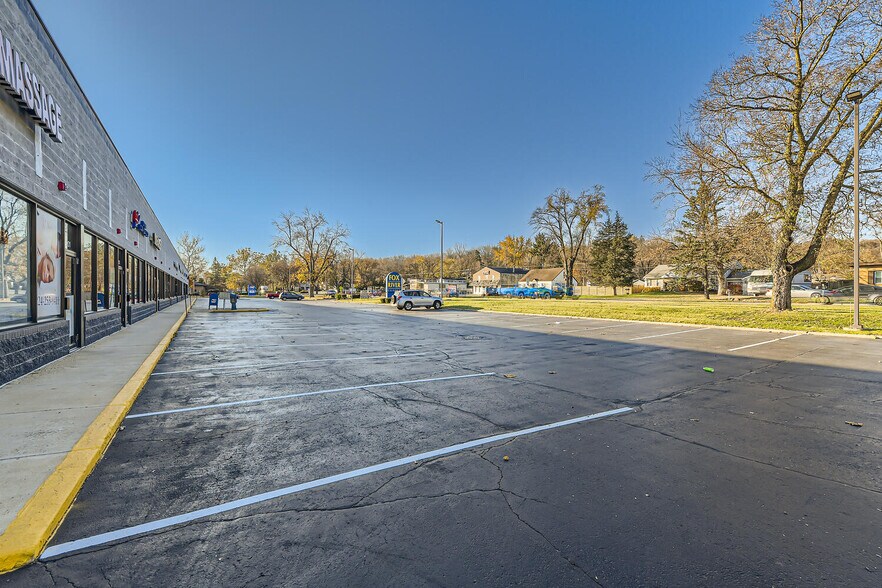 More Photos Of 1201-1231 S Main St, Algonquin Unknown For Lease