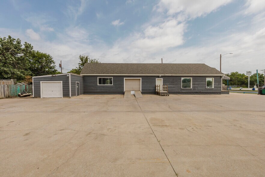 More Photos Of 2013 S Broadway St, Wichita Auto Dealership For Sale