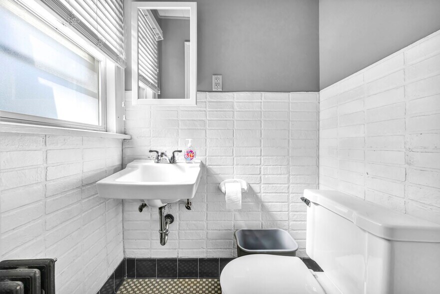 More Photos Of 881 E 222nd St, Euclid Office Residential For Sale