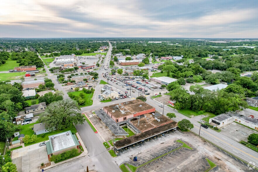 More Photos Of 303 E Main St, League City Office For Lease