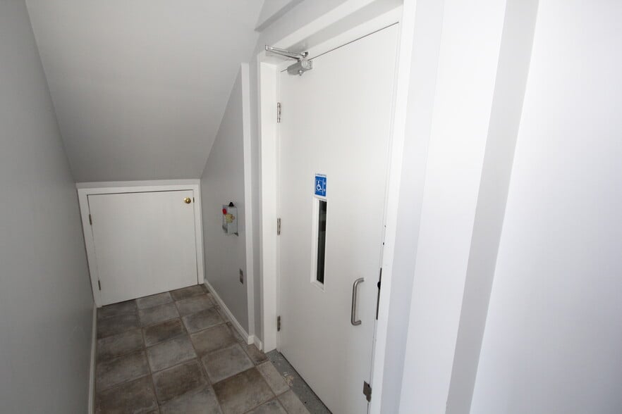 More Photos Of 87 Main St, North Reading Light Manufacturing For Sale