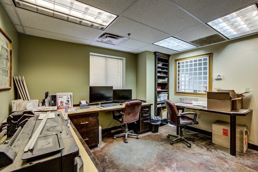 More Photos Of 465 S 31st St, Colorado Springs Light Manufacturing For Lease