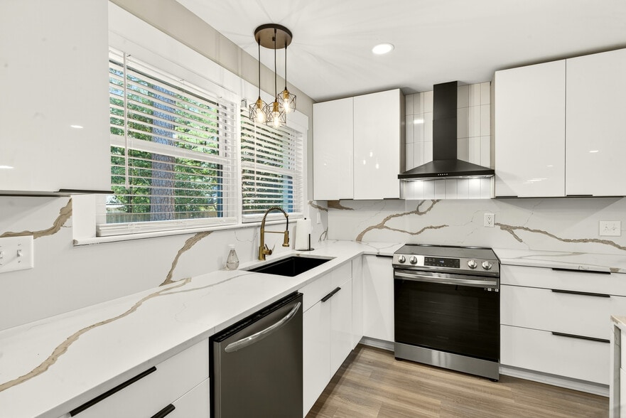 More Photos Of 1120 Central Ave, Summerville Office For Sale
