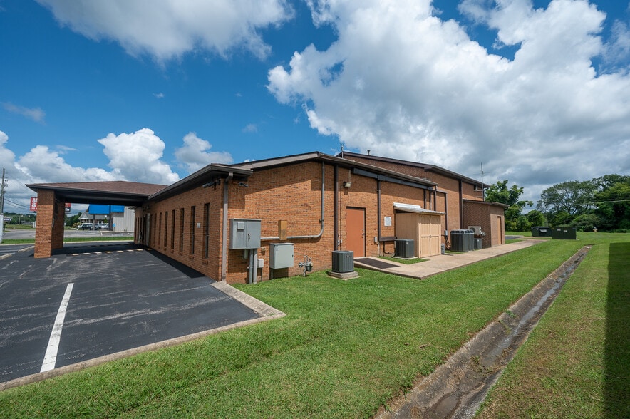 More Photos Of 2114 N Jackson St, Tullahoma Loft Creative Space For Sale