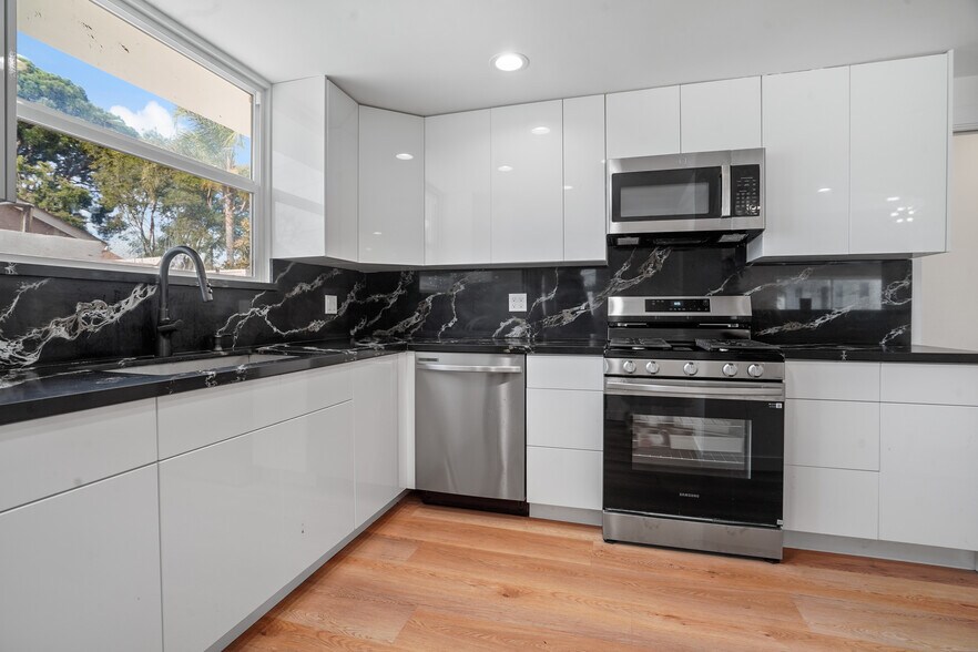 More Photos Of 20336 Cantara St, Winnetka Apartments For Sale