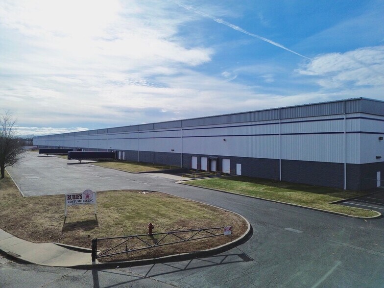 More Photos Of 145 Candlewood Rd, Bay Shore Warehouse For Lease