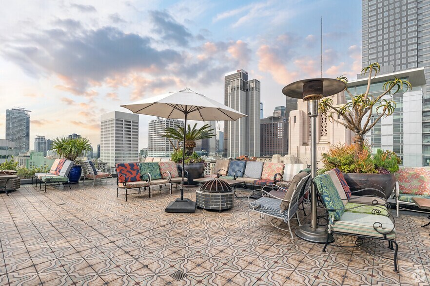 More Photos Of 448 S Hill St, Los Angeles Loft Creative Space For Lease