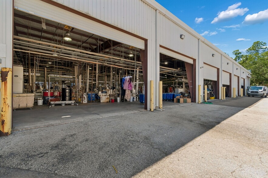 More Photos Of 9945 Race Track Rd, Tampa Industrial For Sale