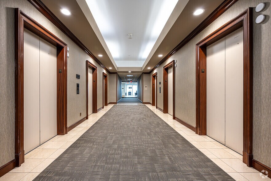 More Photos Of 650 Poydras St, New Orleans Coworking Space