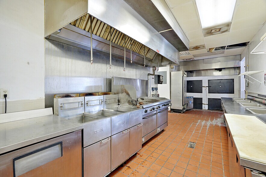 More Photos Of 2535 Main St, Leesburg Restaurant For Sale