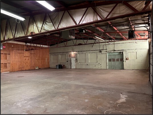 More Photos Of 3708-3750 11 Mile Rd, Berkley Distribution For Lease