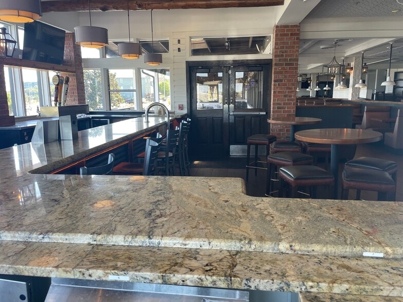 More Photos Of 905 E Gregory St, Pensacola Restaurant For Sale