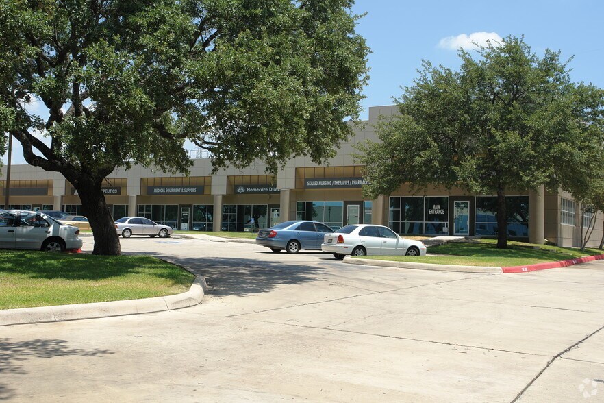 More Photos Of 12500 Network Blvd, San Antonio Flex For Lease