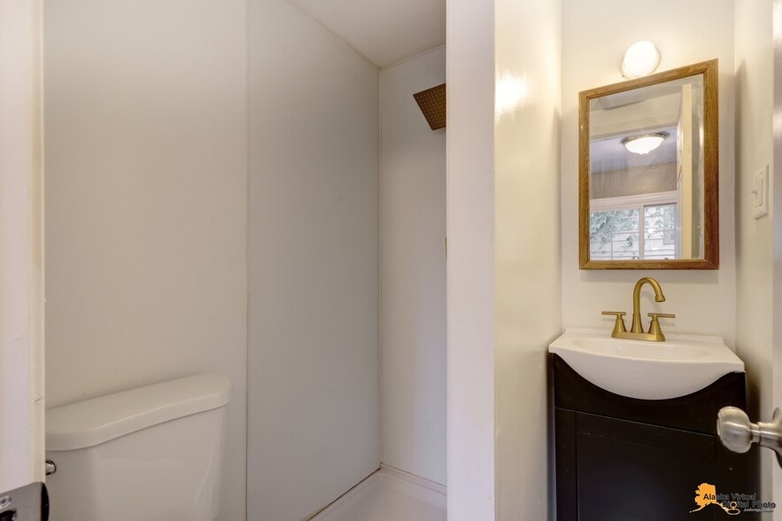More Photos Of 1335 Hyder St, Anchorage Apartments For Sale
