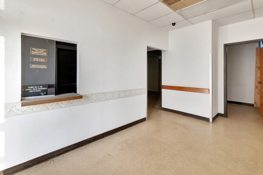 More Photos Of 104 Teakwood Dr, Victoria Medical For Sale