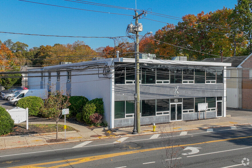 Primary Photo Of 155 E Main St, Smithtown Medical For Lease