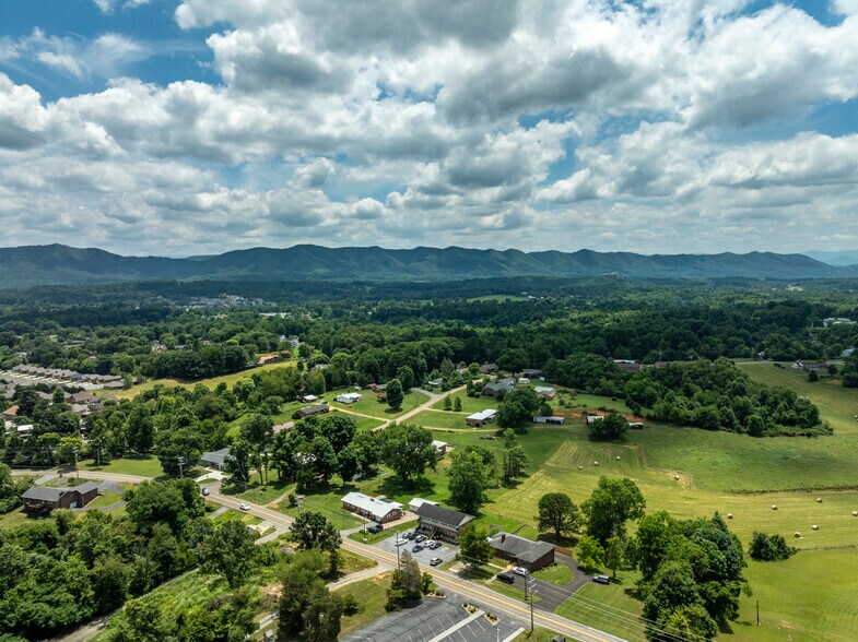 More Photos Of 3411 W Walnut St, Johnson City Apartments For Sale