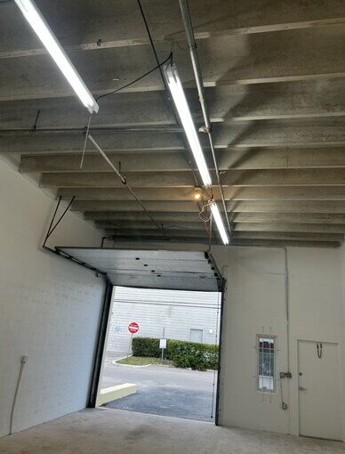 More Photos Of 5042 NE 12th Ave, Oakland Park Warehouse For Lease