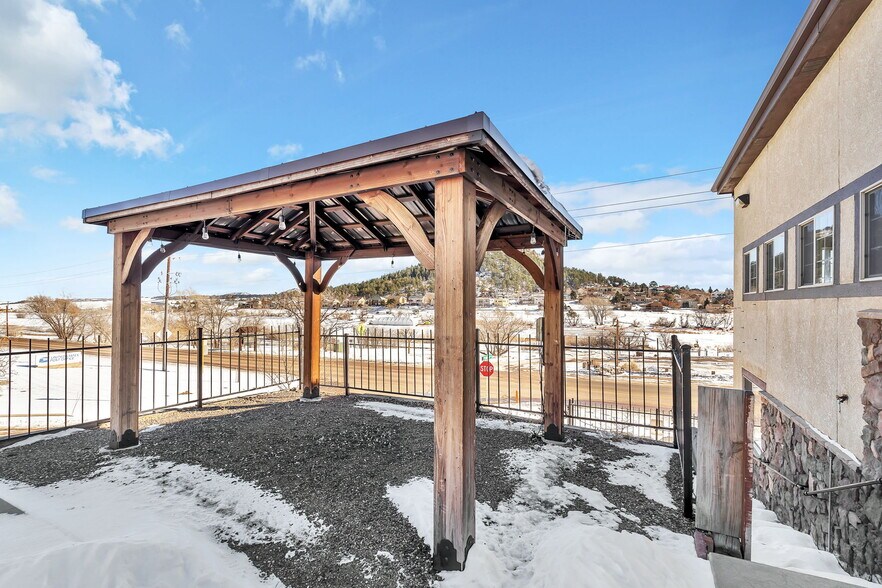 More Photos Of 11 Primrose St, Palmer Lake Restaurant For Sale