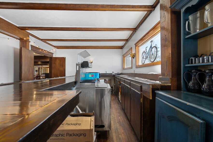 More Photos Of 13 Park Ave, Hadley Restaurant For Sale