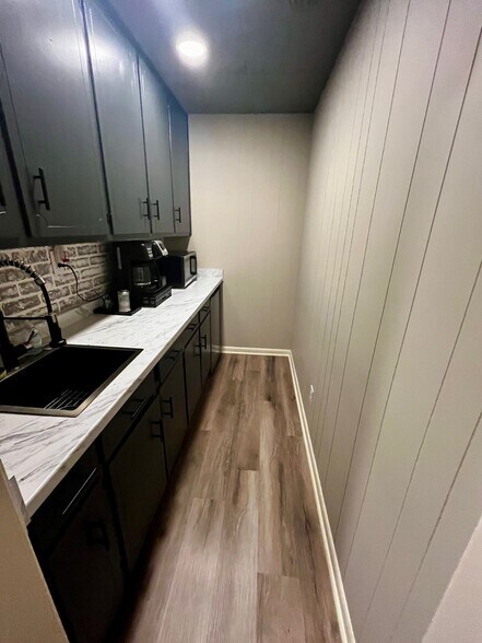 More Photos Of 127 Hemlock St, Columbus Office For Lease