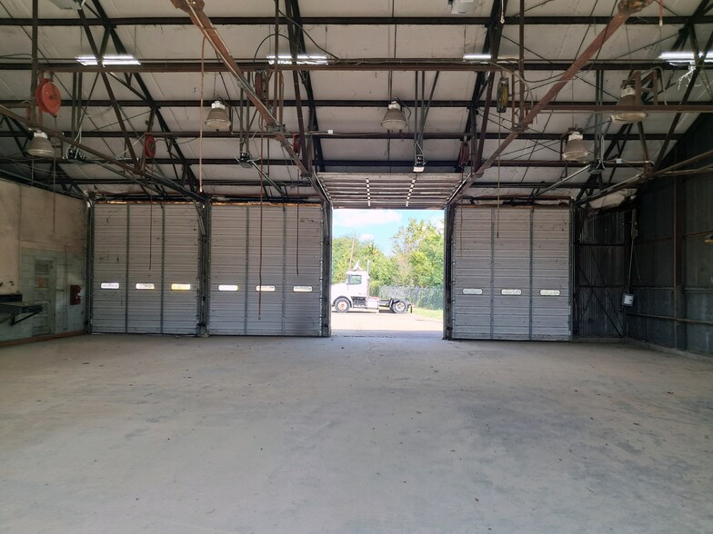 More Photos Of 1651 Kerr Dr, Jackson Unknown For Lease