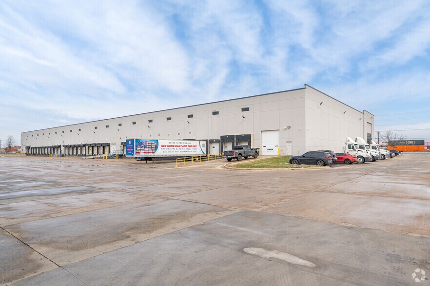 More Photos Of 11101 Franklin Ave, Franklin Park Distribution For Lease