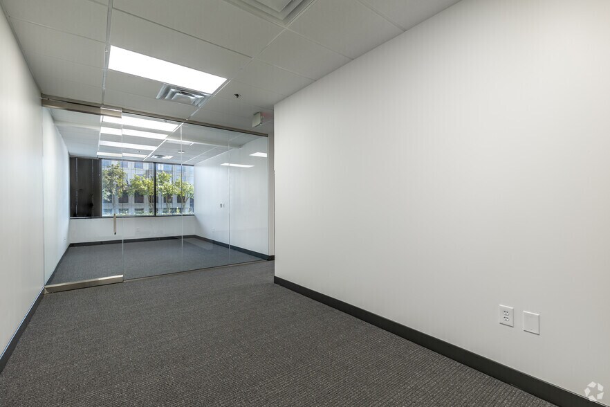 More Photos Of 17330 Preston Rd, Dallas Office For Lease