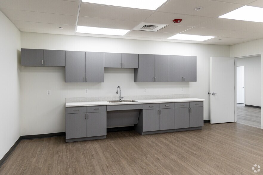 More Photos Of 201 Elizabeth St, Bordentown Warehouse For Lease