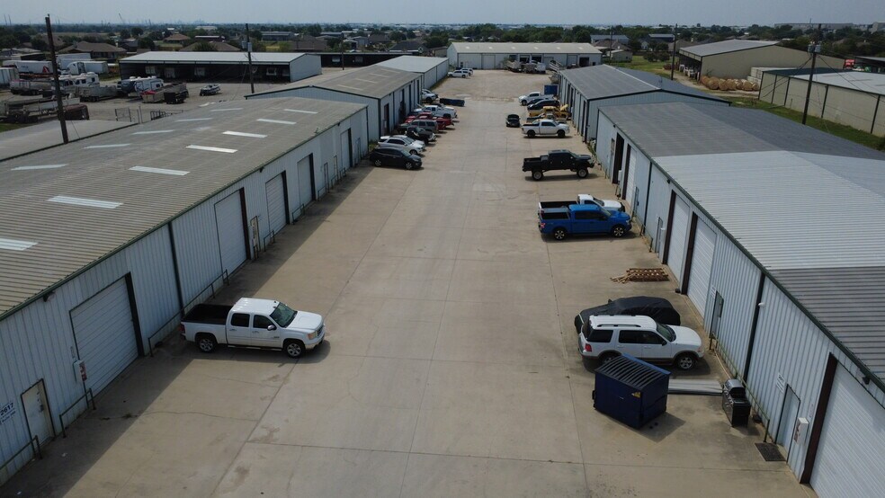 More Photos Of 2617 W Blue Mound Rd, Haslet Warehouse For Lease