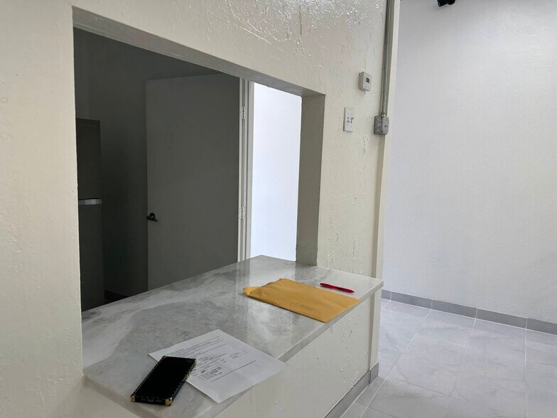 More Photos Of 5747-5757 Samuell Blvd, Dallas Unknown For Lease