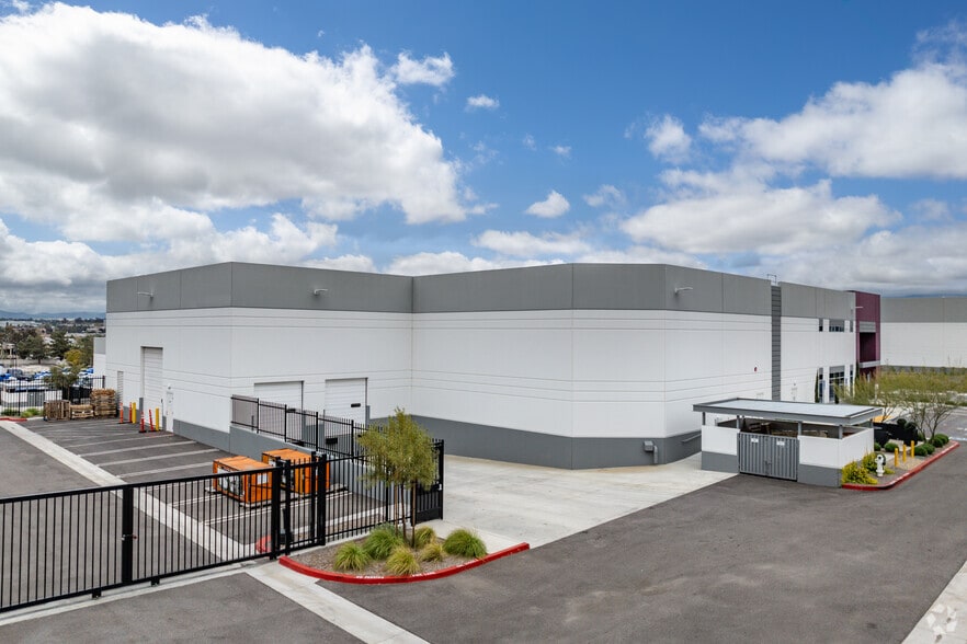 More Photos Of 42612 Avenida Alvarado, Temecula Warehouse For Lease