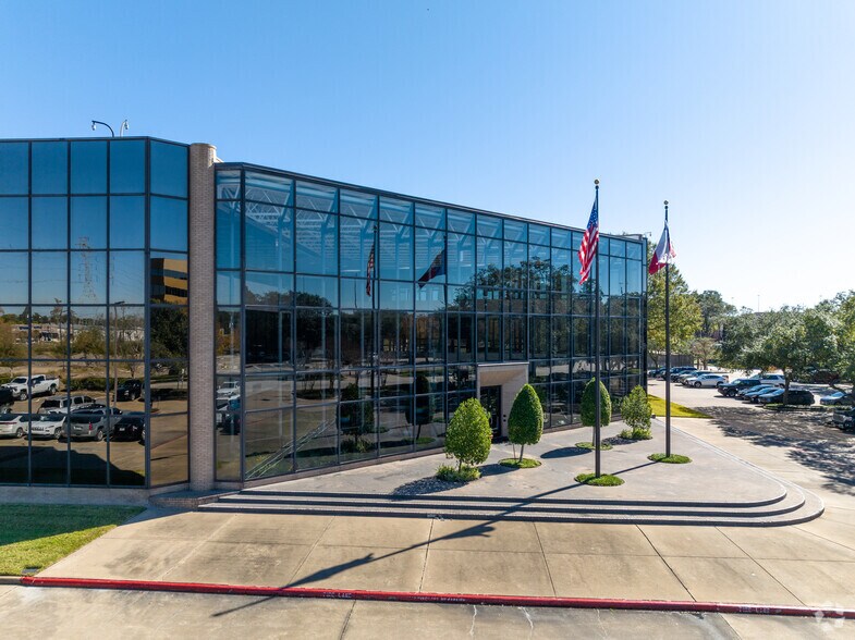 More Photos Of 12621 Featherwood Dr, Houston Office For Lease