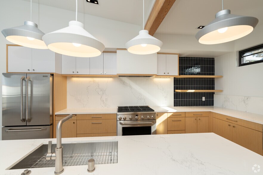 More Photos Of 330 S Cedros Ave, Solana Beach Apartments For Lease