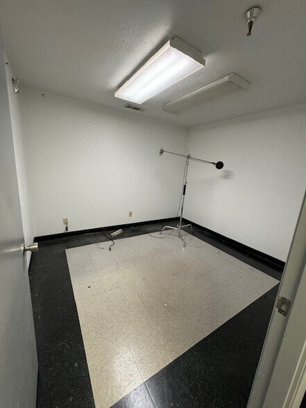 More Photos Of 813 Morrow St, Austin Flex For Lease