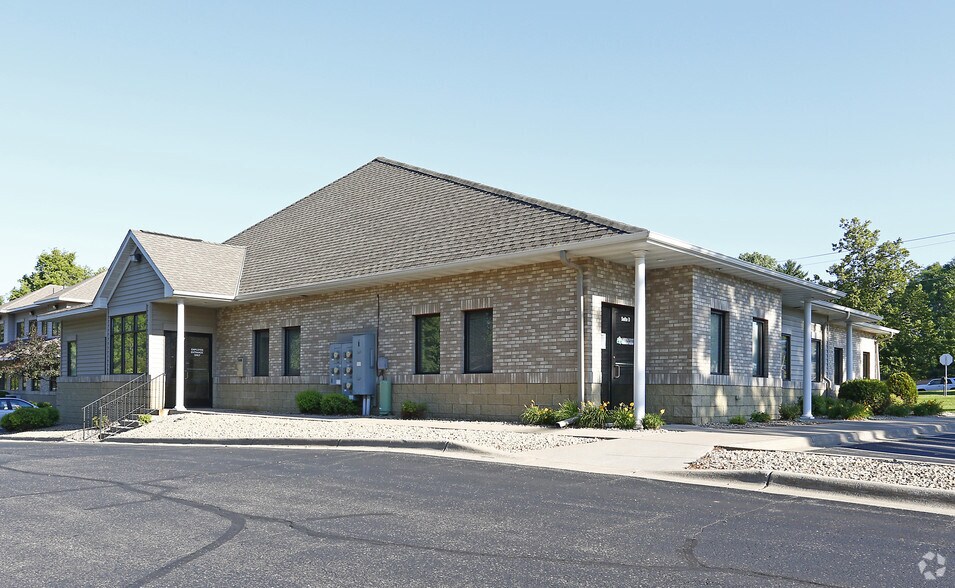 More Photos Of 221 Main St, Elk River Office For Lease
