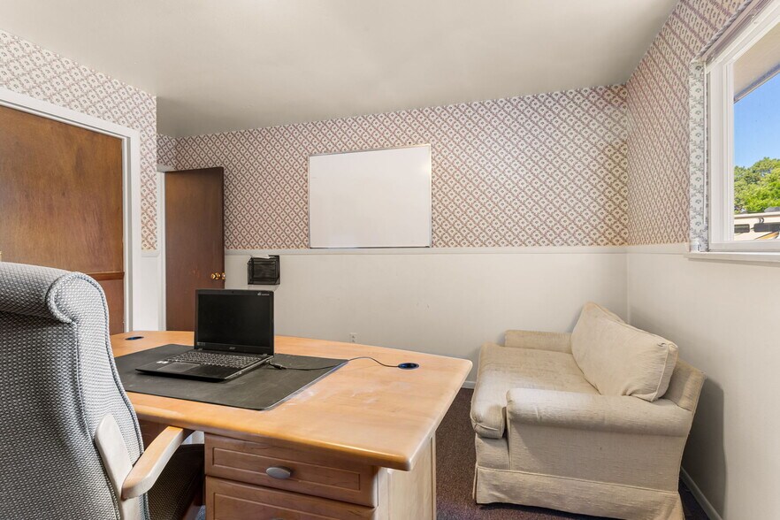 More Photos Of 1628 Babcock Ln, Colorado Springs Specialty For Sale