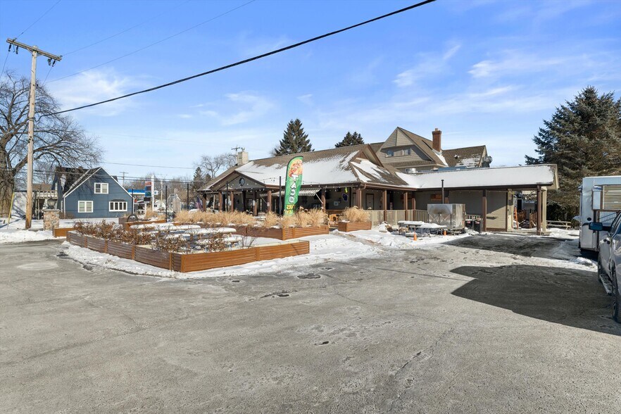 More Photos Of N67W33525 County Road K, Oconomowoc General Retail For Sale