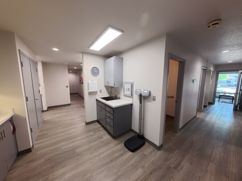 More Photos Of 1102 NE 4th St, Bend Healthcare For Lease